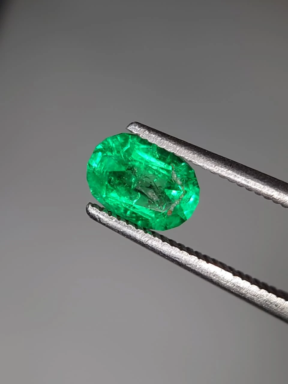 0.8ct Oval Faceted Panjsher Emerald from Afghanistan — view 1